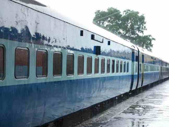 Rewa News: रेलवे ट्रैक का इंटरलाकिंग कार्य पूरा अब नियमित रूप से चलेगी शटल